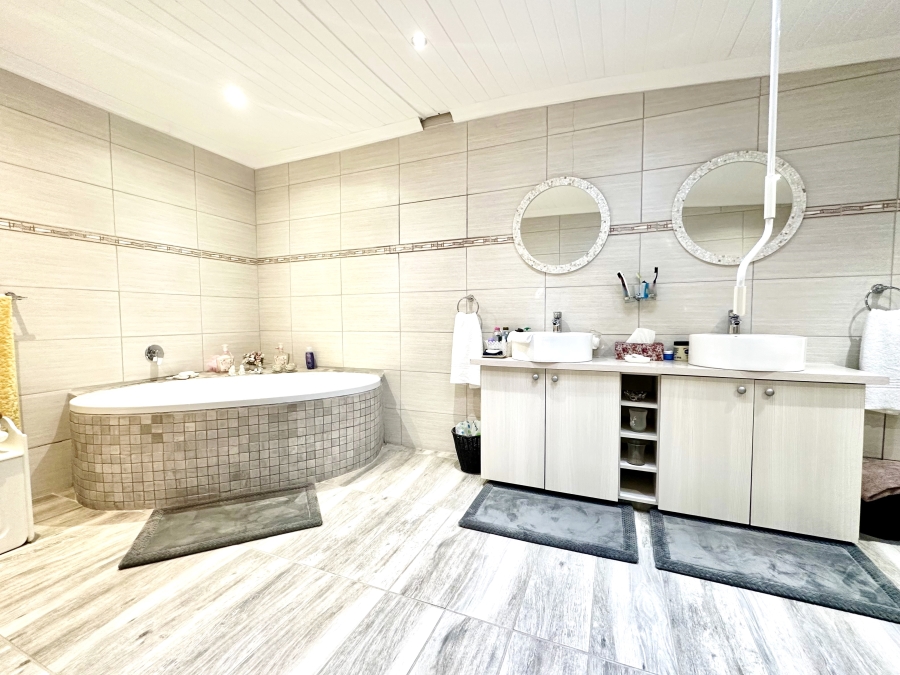 3 Bedroom Property for Sale in Porterville Western Cape